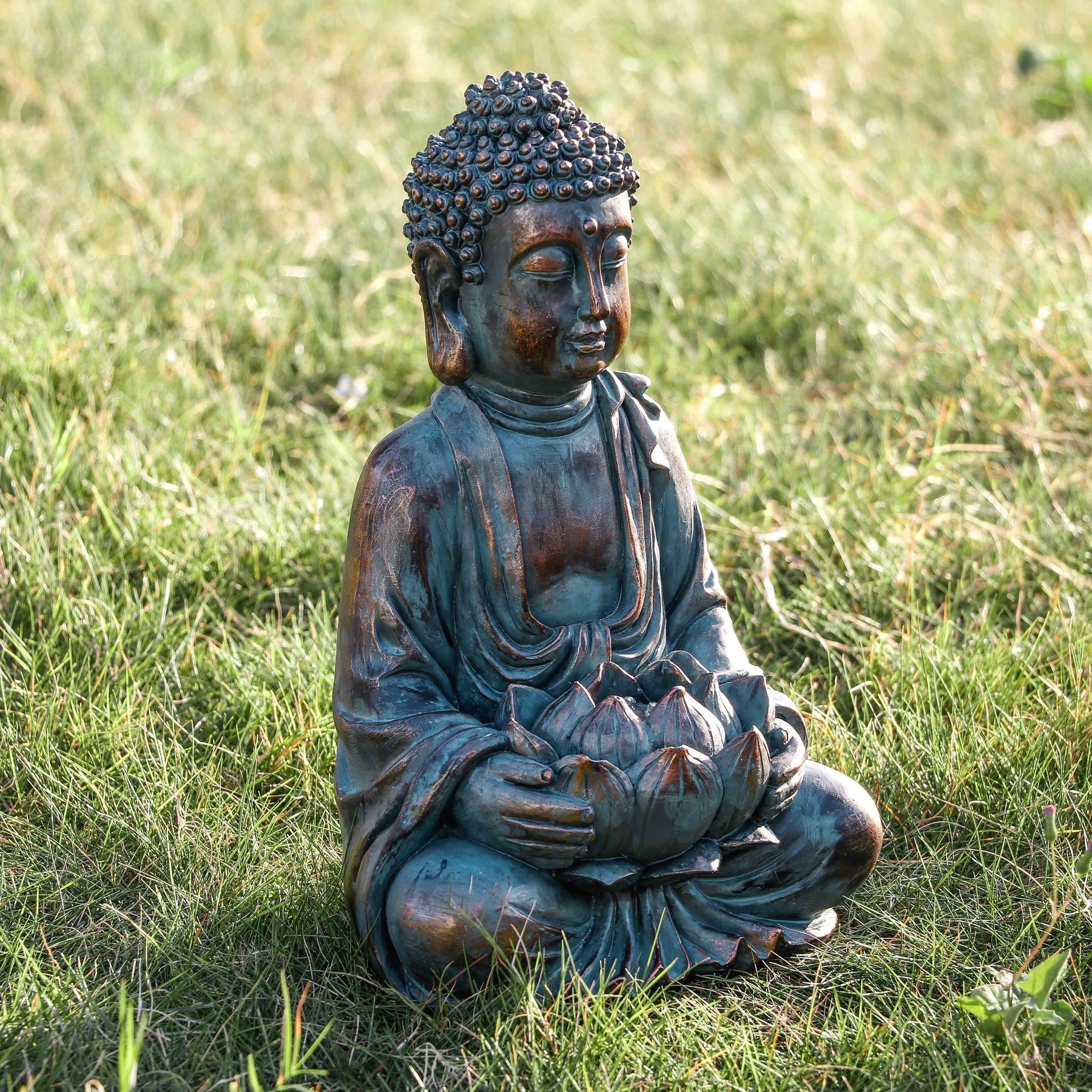 TranquilLight Solarbetriebene Buddha-Statue – Garten Dekoration mit sanftem LED-Glühen