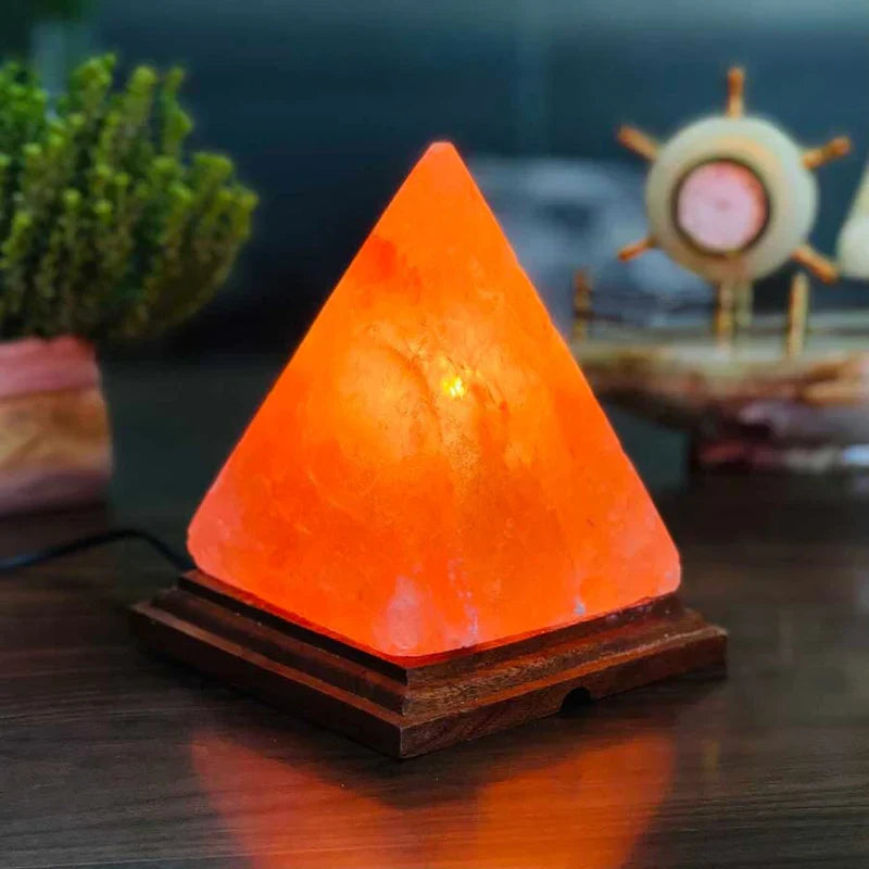 ZenPyramide – Pyramidenförmige Tischlampe