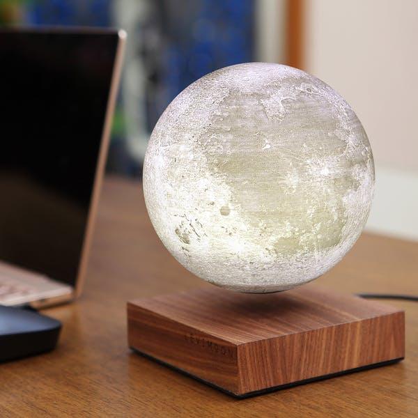 AstralSphere - Kosmische Glanz umgebendes Licht