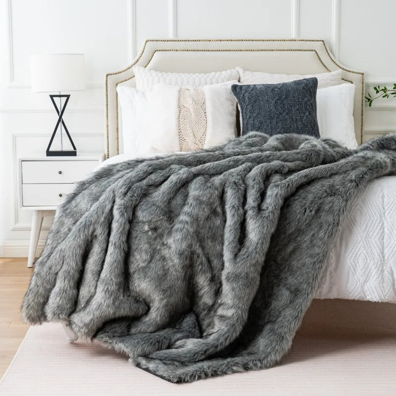 VelvaLuxe - Hyggelige Eleganz Imitatpelz-Decke