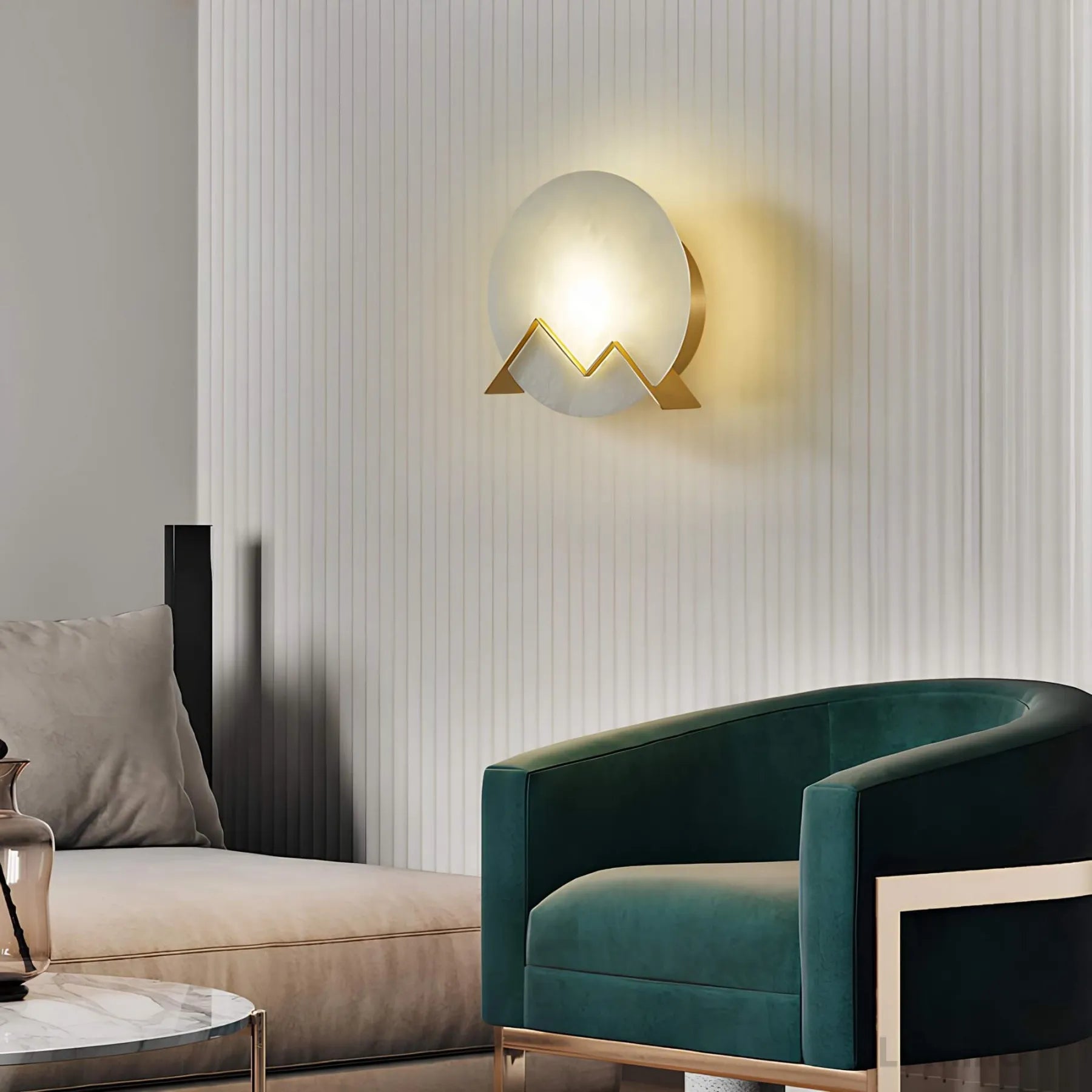 SummitGlow – Wandleuchte aus Messing mit berginspiriertem Design