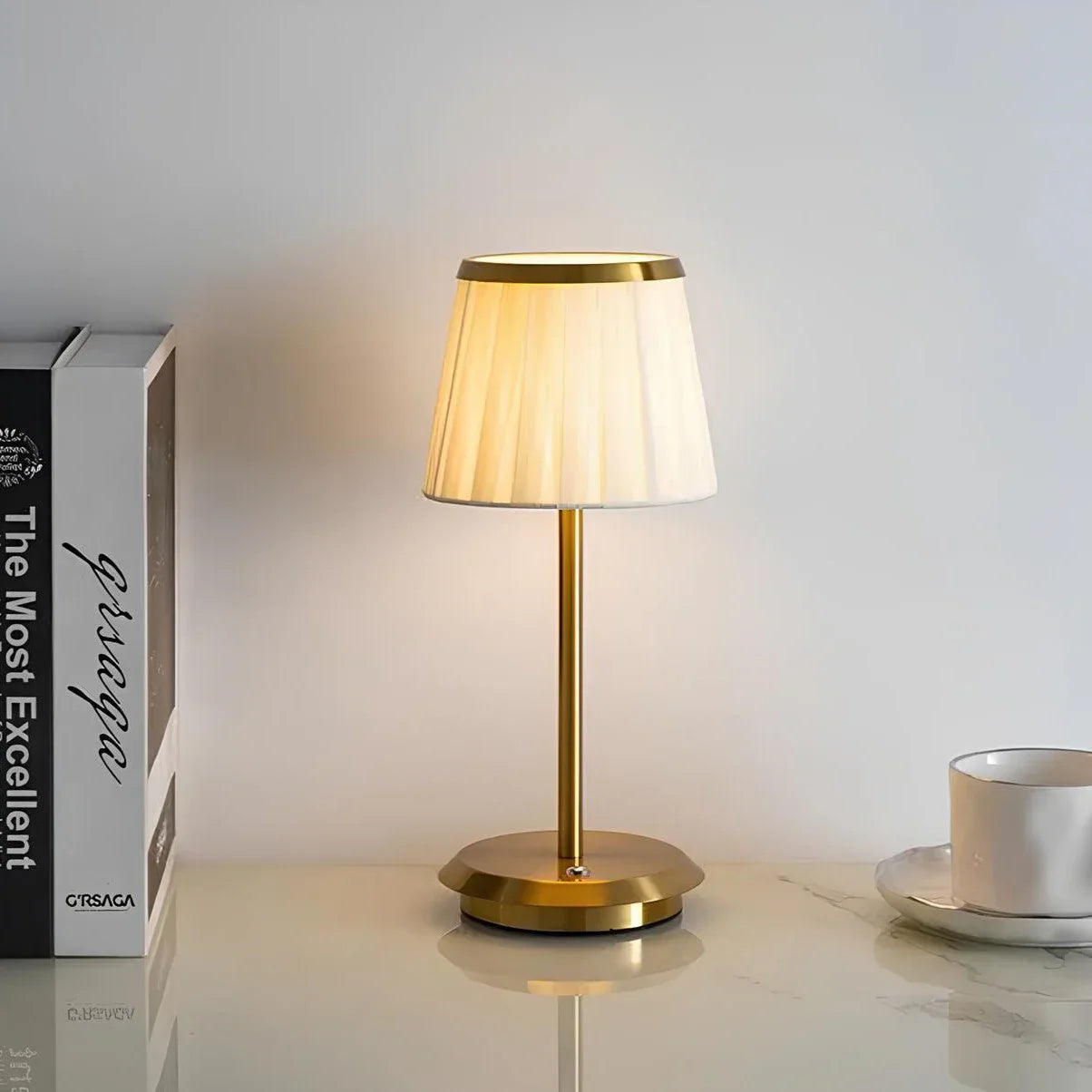 GleamTone - Elegante plissierte Tischlampe