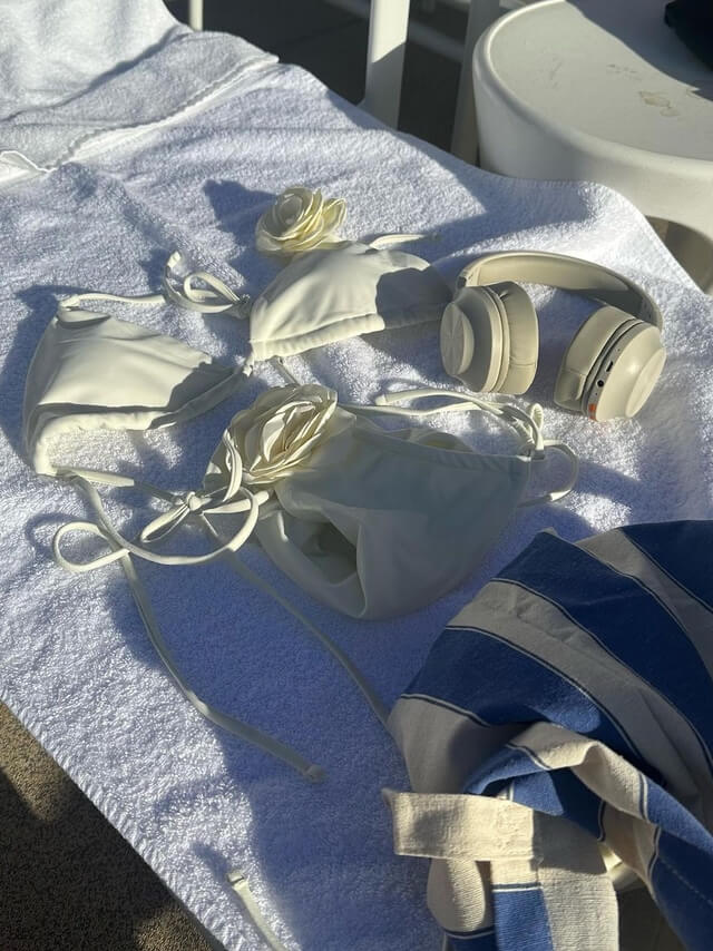 Rose Bikini - Zeitlose Schönheit für Strandabenteuer